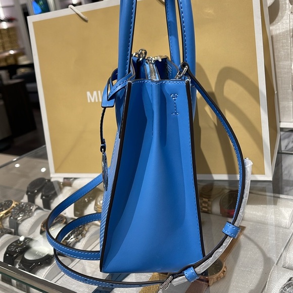 Michael Kors Mercer Medium Perforated Crossbody Satchel Bag
South Pacific 
NWT - Picture 8 of 16